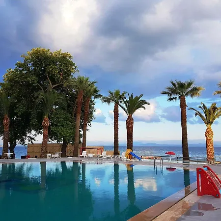 Kaju Beach Hotel 4*