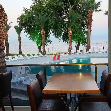 Kaju Beach Hotel 4*