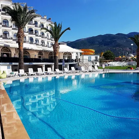 Hotel Kaju Beach 4*