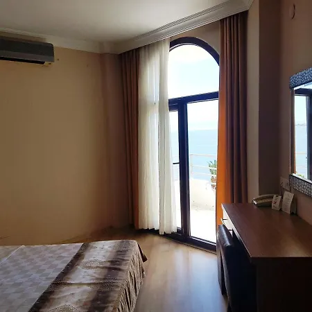 Kaju Beach Hotel 4*